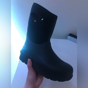 Boys Neo Black Bogs winter Boots Size 5